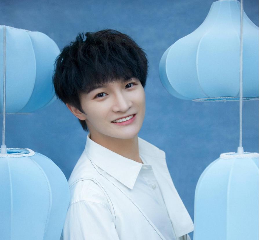 全球中文音乐榜上榜第二现场周深,周深cctv15中文音乐榜上榜