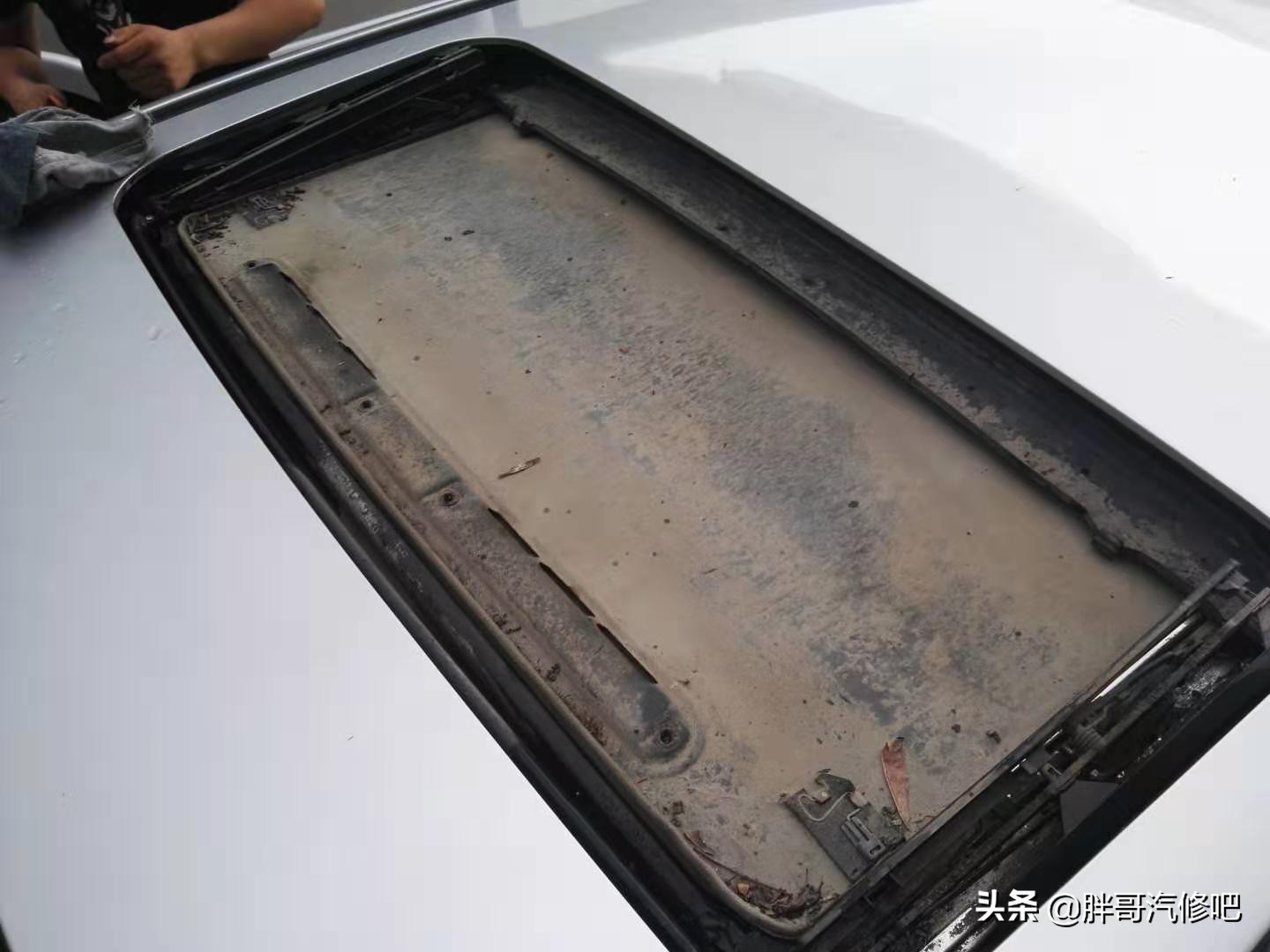 天窗清洗漏水,天窗漏水去4s算是保养还是维修