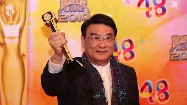 曾做手术换三次心脏除颤器!86岁TVB资深演员又生骨刺令行动不便