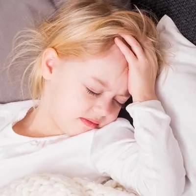 医院验血验尿科的英文,有些发烧需要打针用英语怎么说