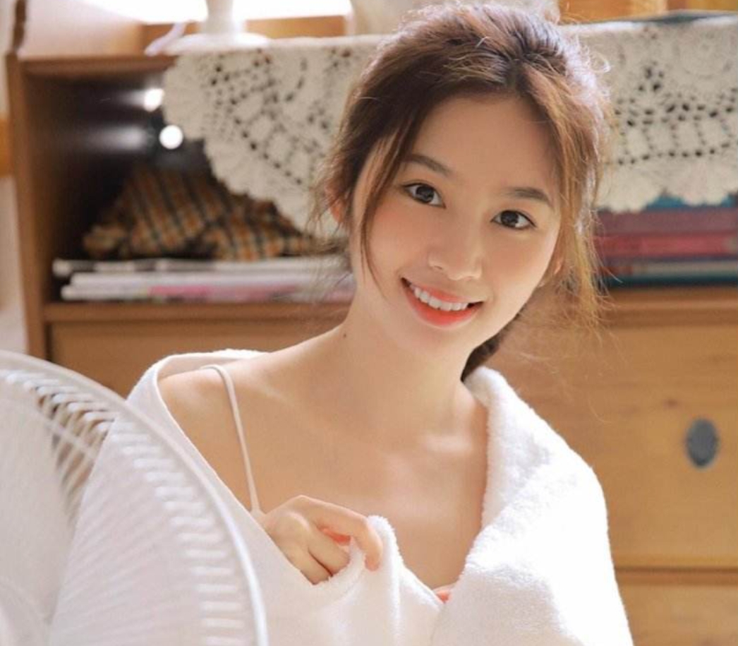 50岁大叔隔着空间把25岁女子变傀儡，男子：我只是操控了她的*点G**