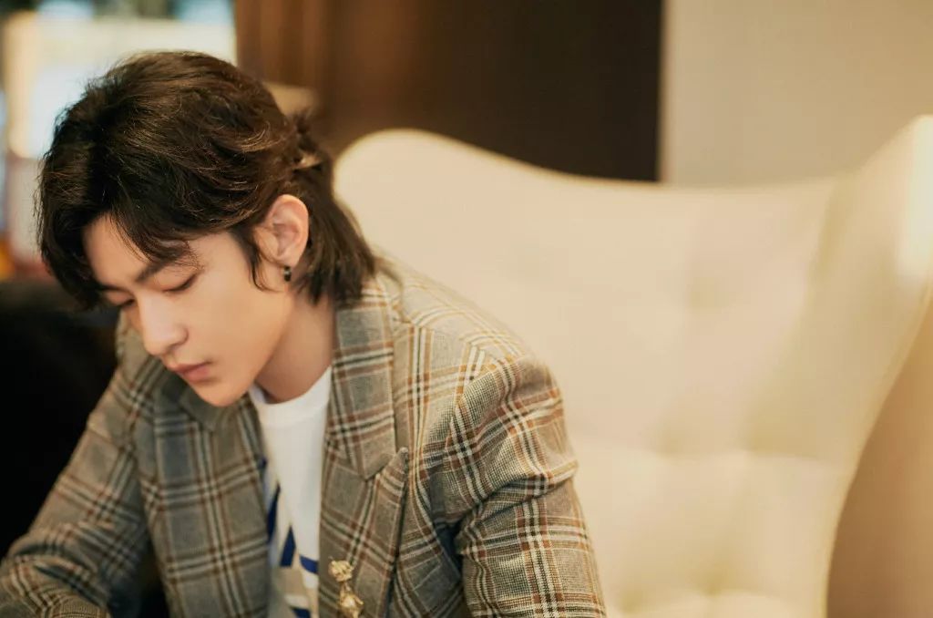 屈楚萧微博小号对爱豆的言论,屈楚萧怼私生饭全集