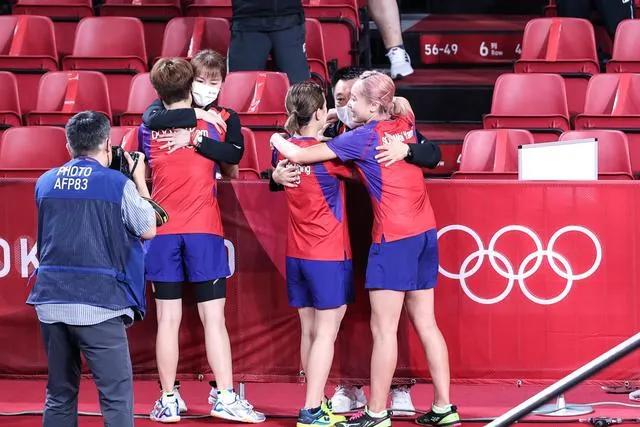 香港媒体庆祝乒乓球女团夺铜牌,中国香港队乒乓球女团铜牌时刻