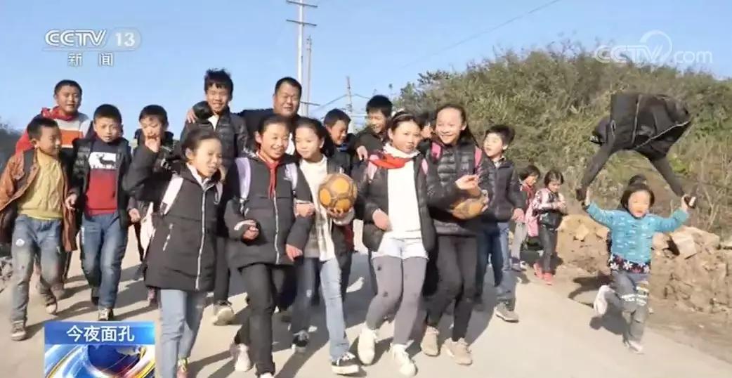 教足球的语文老师,教诗词的语文老师