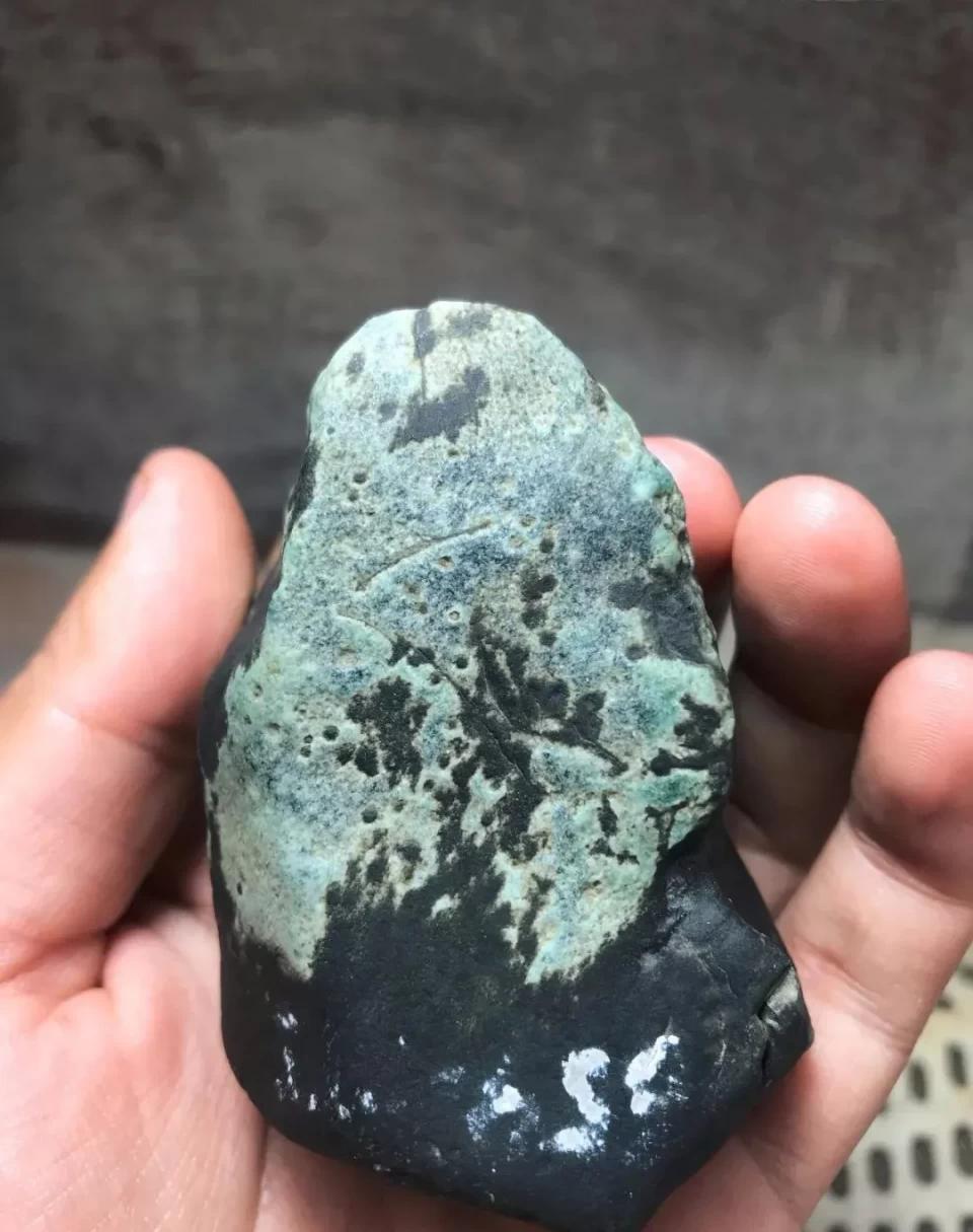 捡漏翡翠原石,南齐晴底翡翠原石