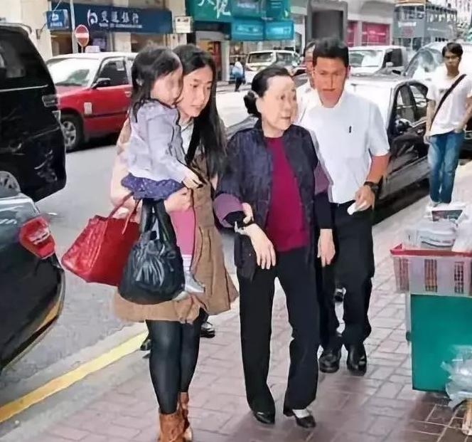 容忍丈夫找小三遭受多次背叛,容忍老公找小三