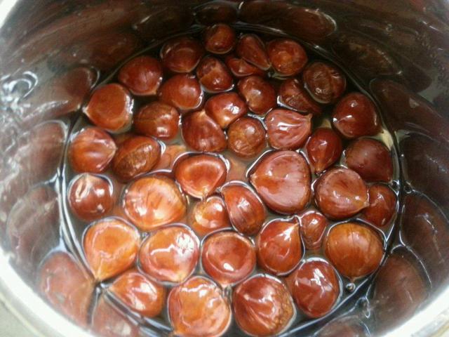 糖炒板栗怎么让它软糯,糖炒板栗不裂口的秘诀