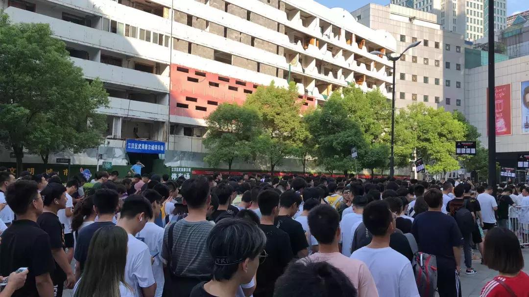 炒鞋赚钱的真实经历,25岁炒鞋月入百万