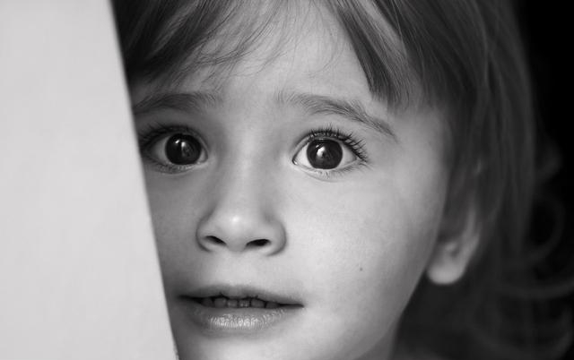 孩子输液打针哭的撕心裂肺的,小孩一打针就哭了