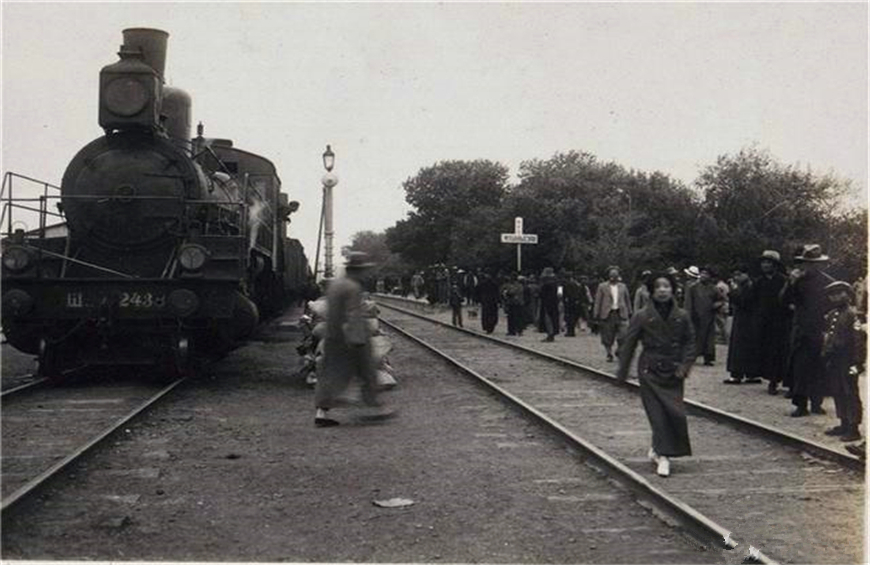 清朝不生锈的铁轨,铁路的铁轨为什么都是生锈的