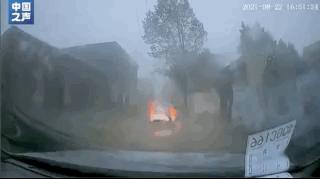 大雨触电救人正确方法,男子触电20秒身亡一旁同事未察觉