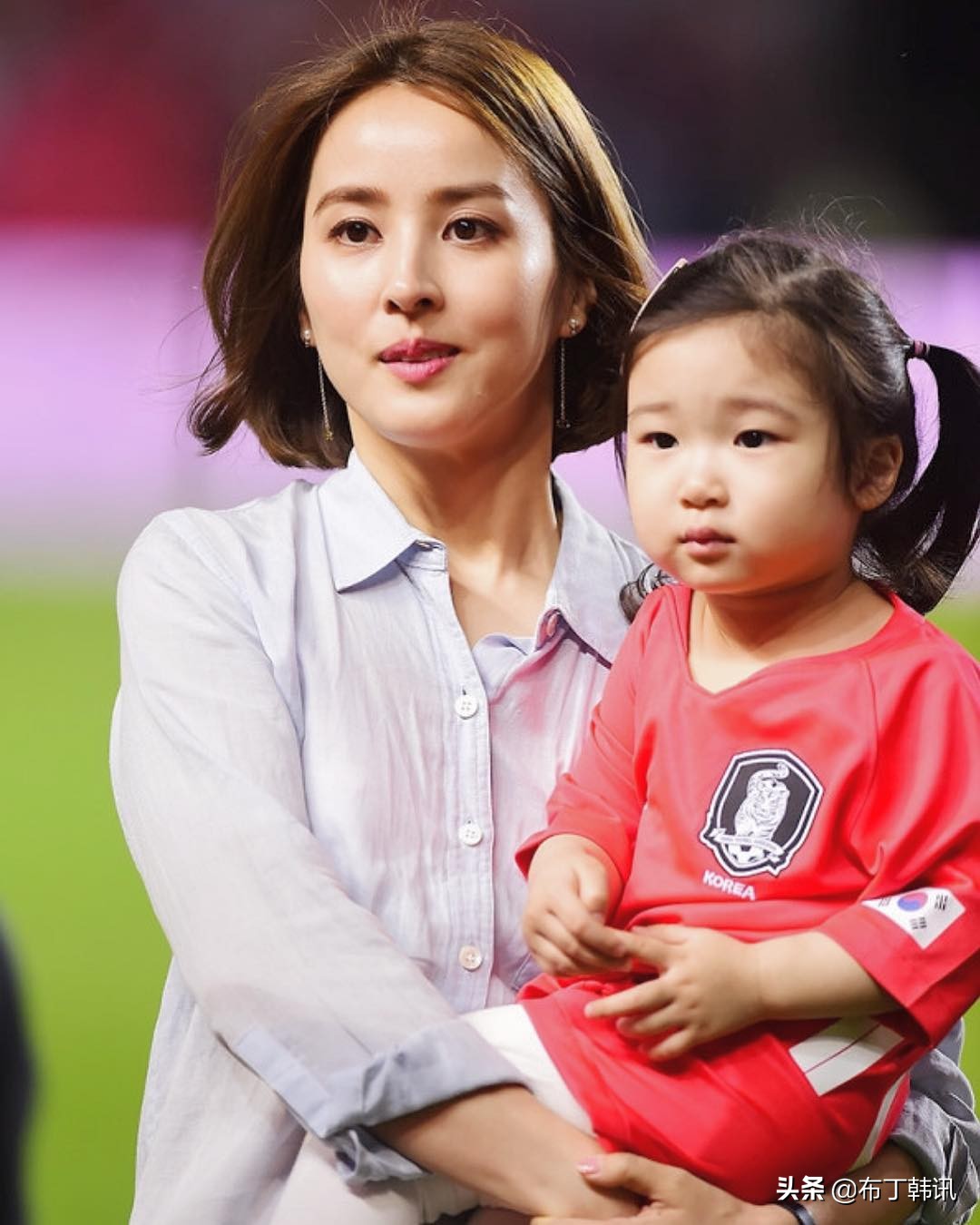 足球明星中的姐弟恋,姐弟恋的明星模范夫妻