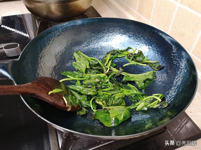 买的新锅不用猪油如何开锅,刚买的新锅怎么开锅用盐炒过