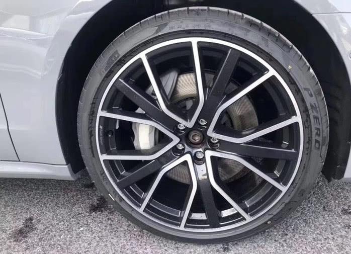 2019款奥迪a7白色和水泥灰,19款奥迪a7水泥灰多少钱