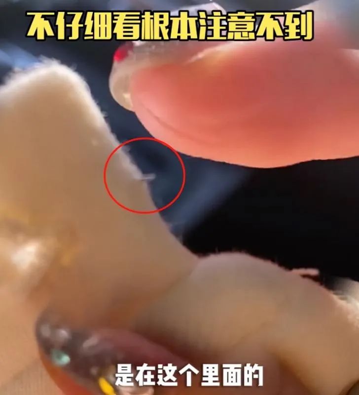 给女儿买衣服被骂了,给小女儿买新年礼物被骂