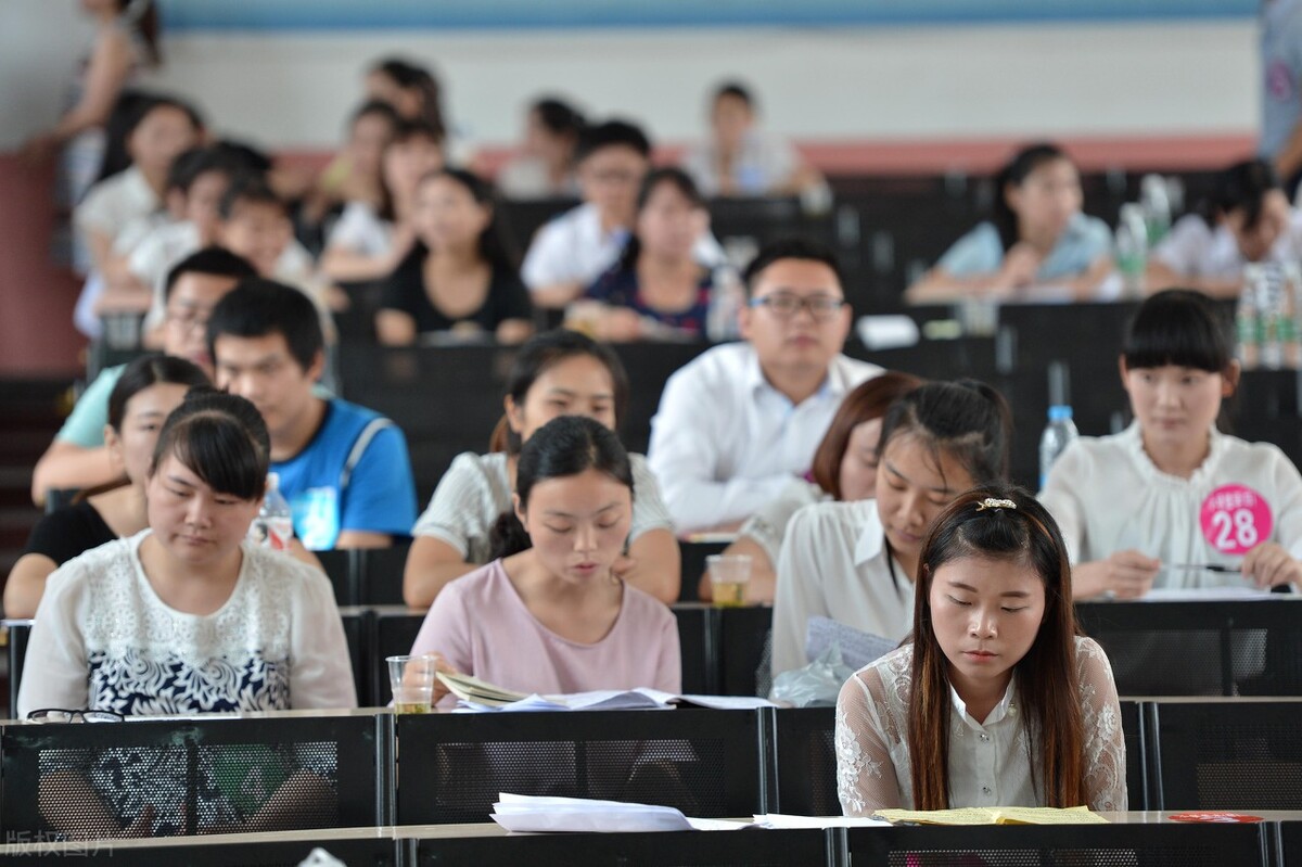 45岁的公办教师，去私立学校做牛做马，有前途吗？我认为要慎重