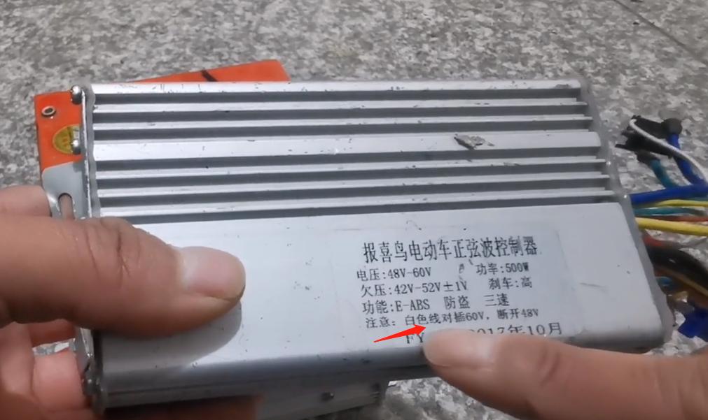 电动车没电了可以把车拉回家吗,电动车拔掉哪个插头能跑得快