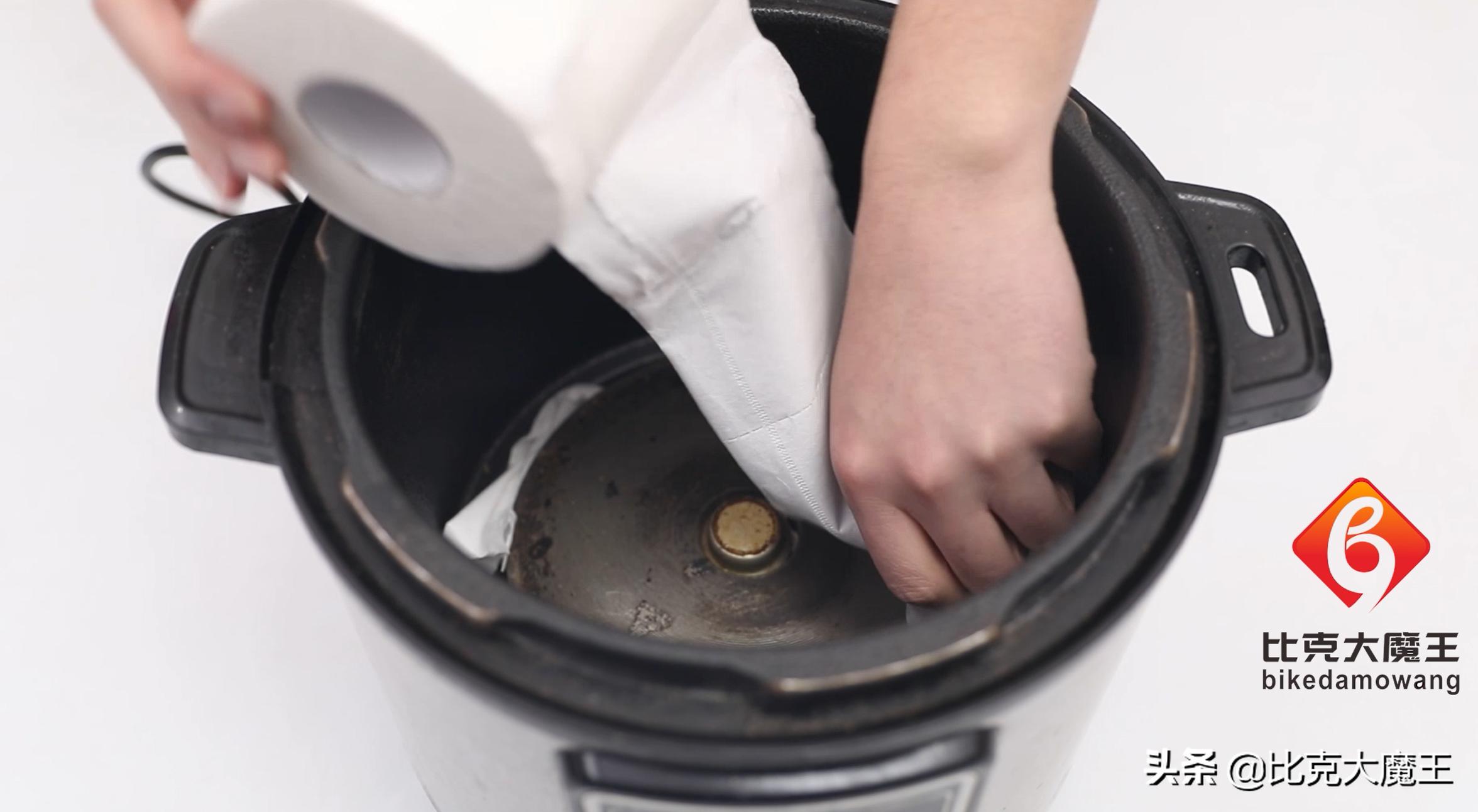 电饭锅发热盘烧糊怎么办,电饭锅加热盘烧焦黑怎么清洗