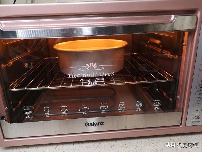 蛋糕怎么烤才不会回缩塌陷,电饭锅蛋糕一打开回缩了怎么回事