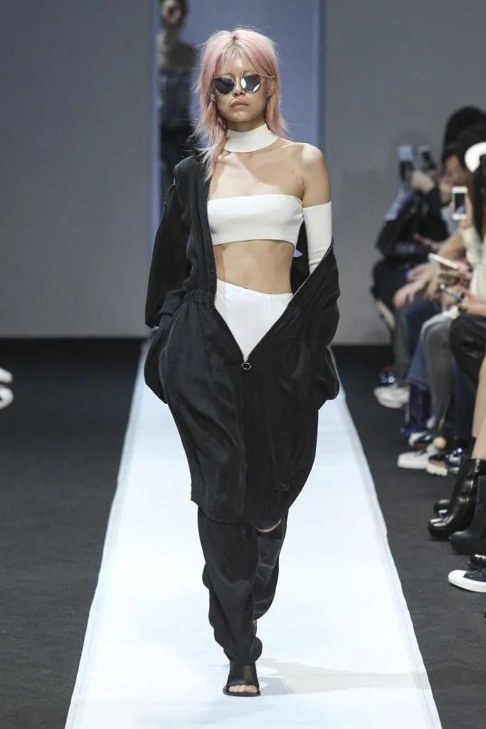 做权志龙闺蜜有多幸福?全球限定随便送:今晚我们都是柠檬精女孩