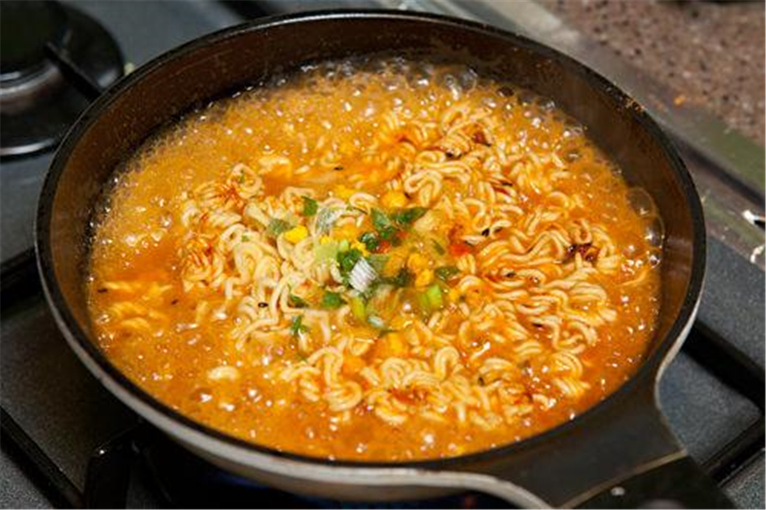 连续吃一星期的方便面会怎么样,连续吃一年方便面会怎么样