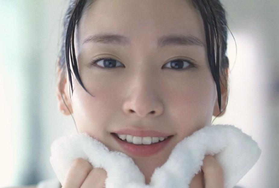 油性皮肤怎么护肤步骤,油性皮肤怎么护肤用什么乳液