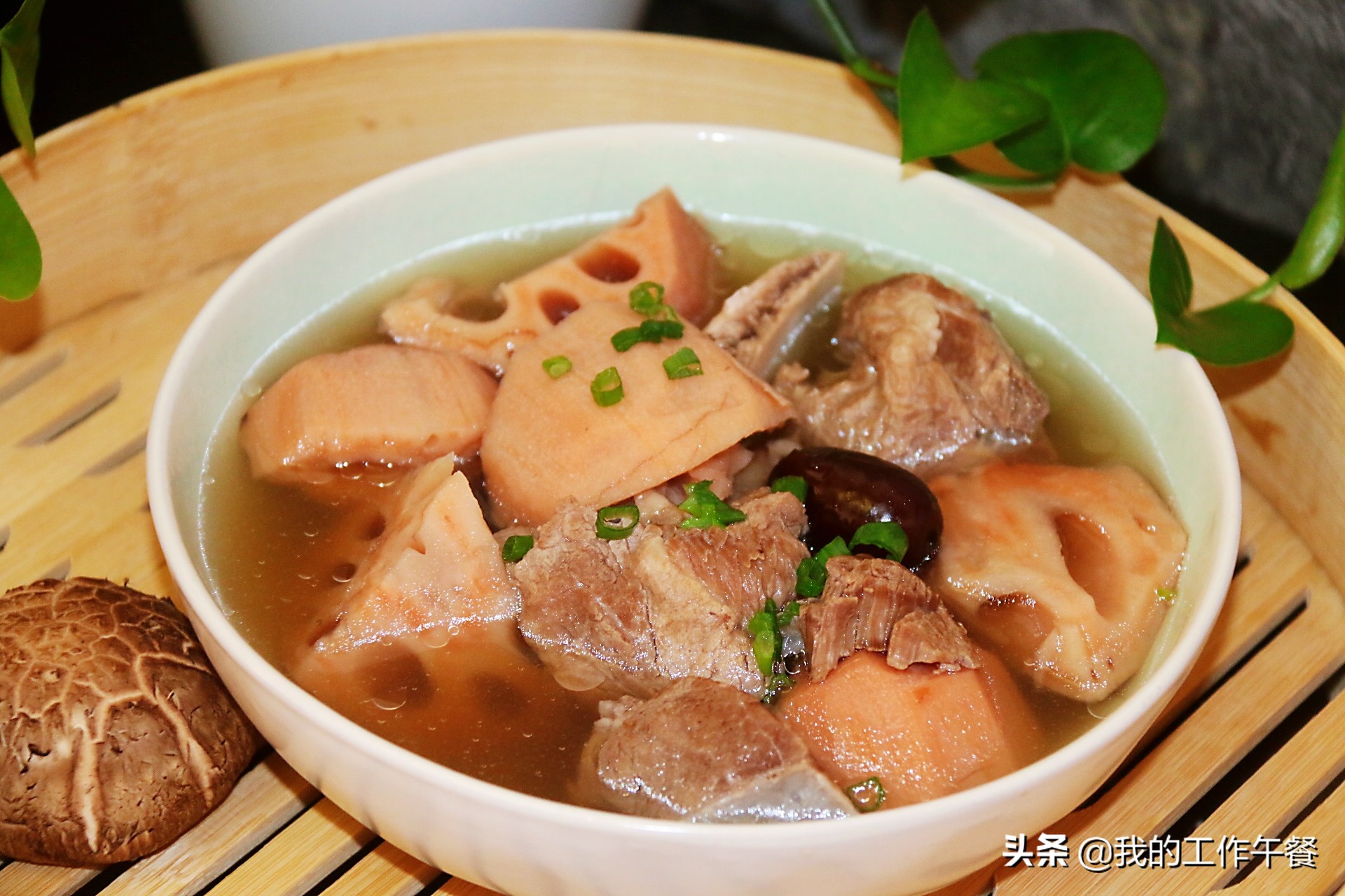 铁锅炖莲藕汤发黑有毒吗可以吃吗,炖莲藕汤发黑是什么原因