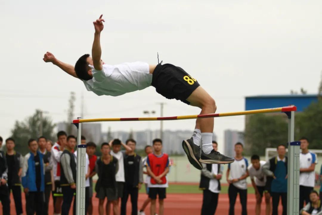 传统体育运动会开幕式,一年一度的运动会在学校拉开帷幕