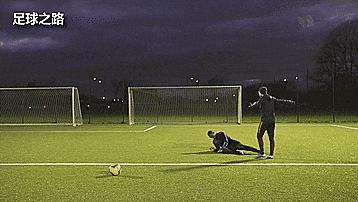 足球比赛中的防守原则有哪些,防守原则足球