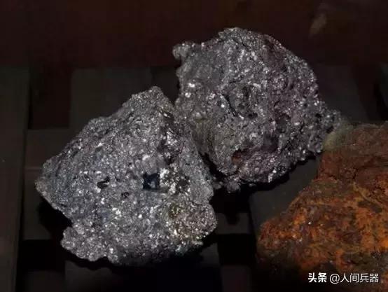 在仓库里找到一把日本武士刀,正宗的日本刀