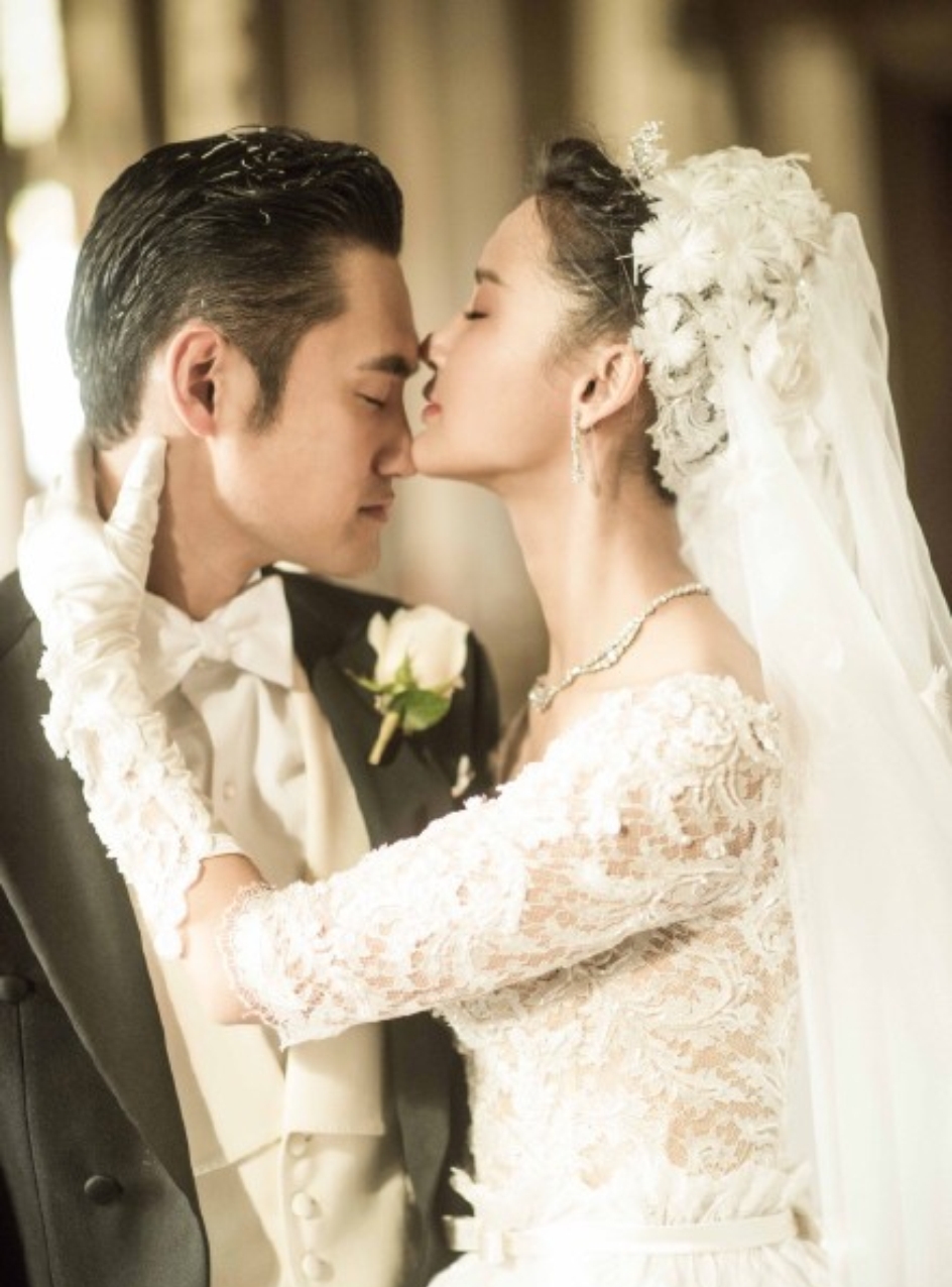 昆凌和唐嫣的婚纱哪个更好看,明星婚纱郭碧婷