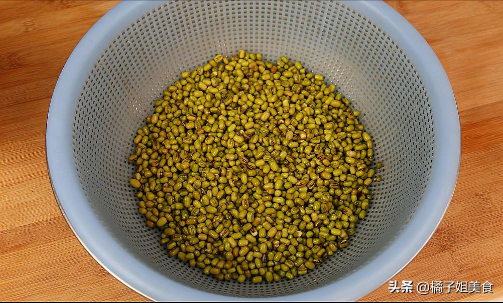 想吃豆芽很简单,想吃绿豆芽就自己亲自来制作