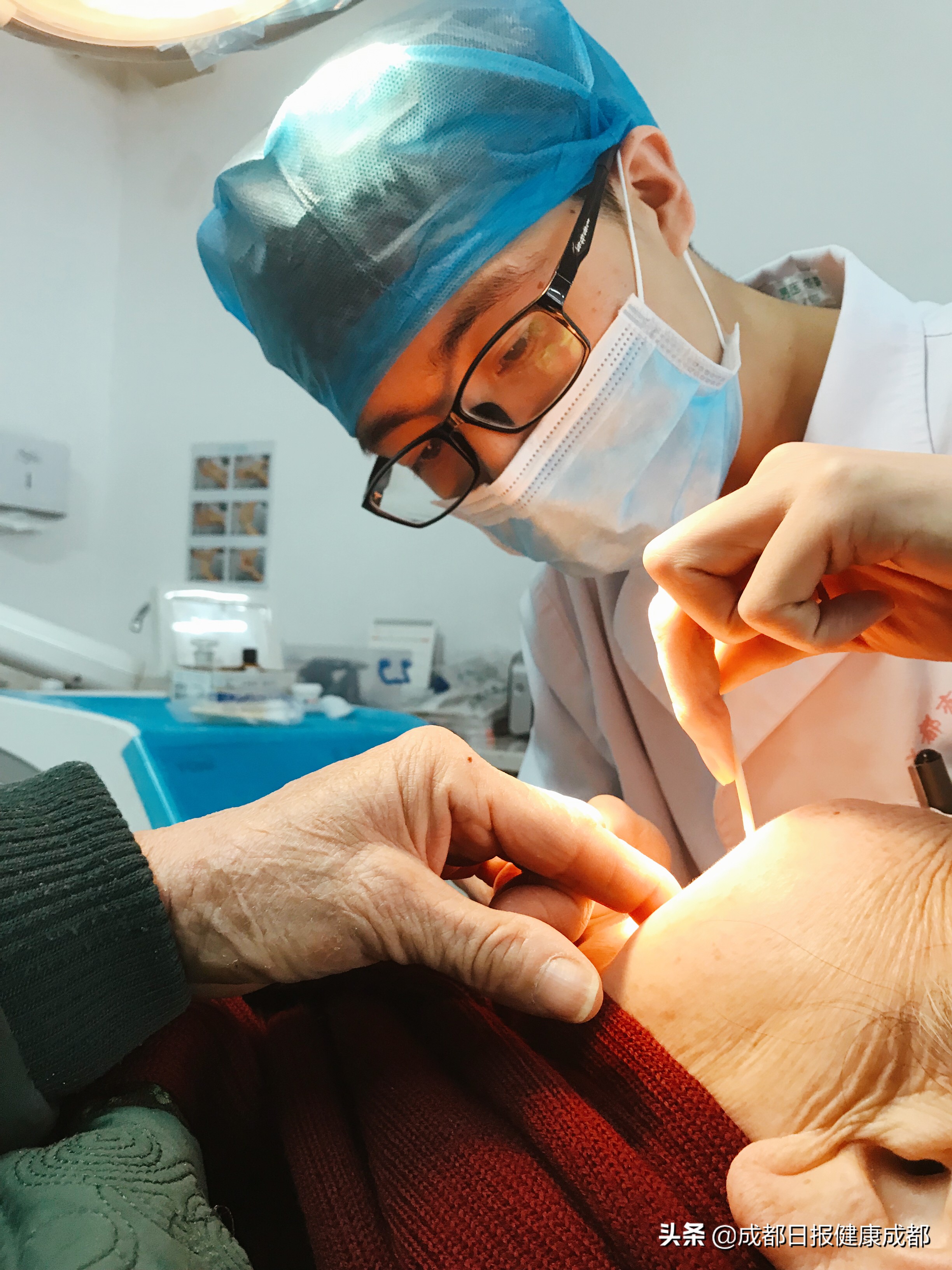 病人微博留言牵出口腔科医生不为人知的事：下班后吃饭手累得握不住筷子