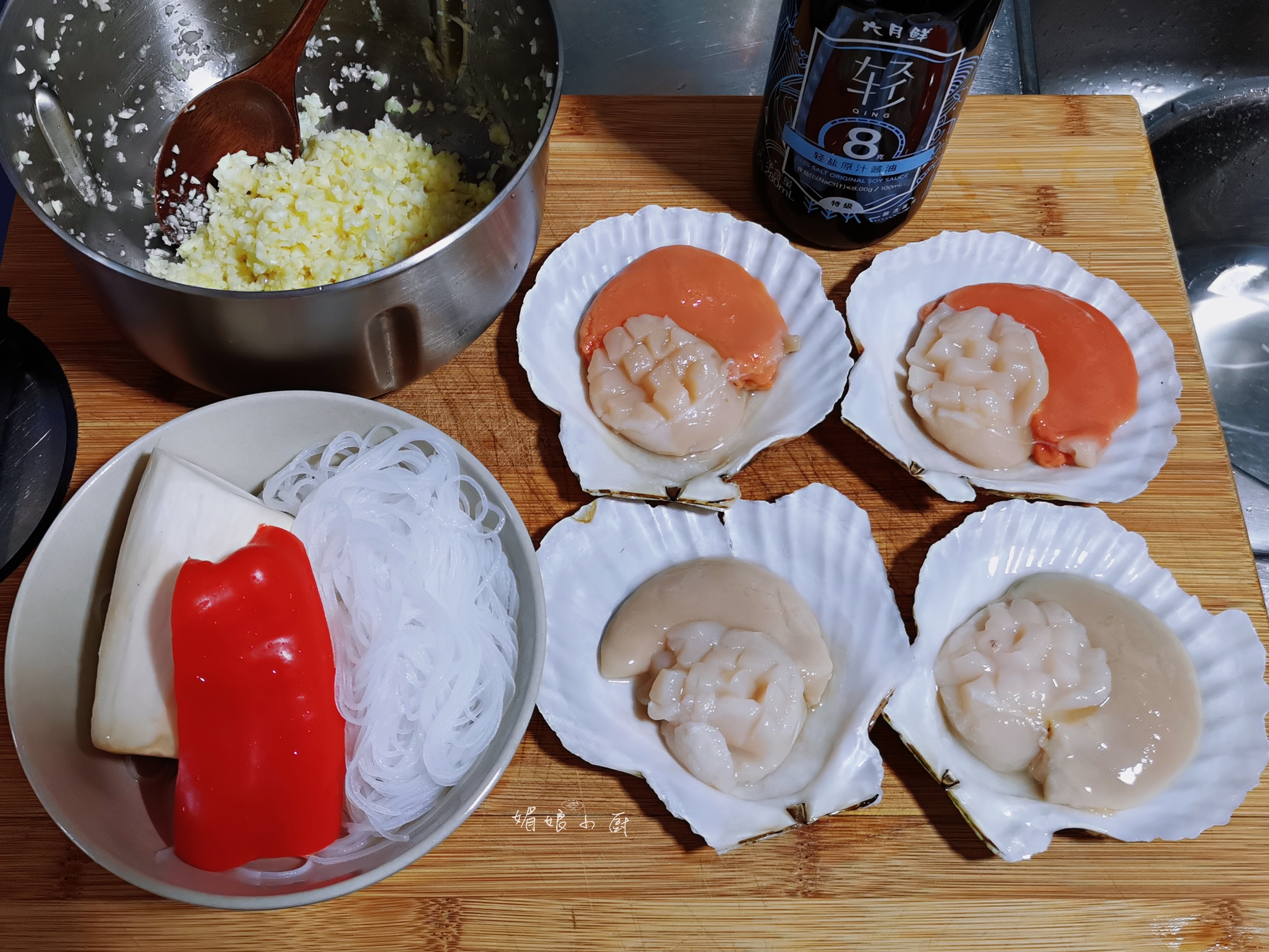 蒜蓉粉丝蒸扇贝的教程你学会了吗,蒜蓉粉丝蒸扇贝做法扇贝怎么处理