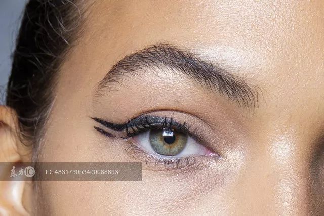 EIGSHOW丨鞠婧祎、李艺彤的仙女春夏妆容能让你美出新高度！