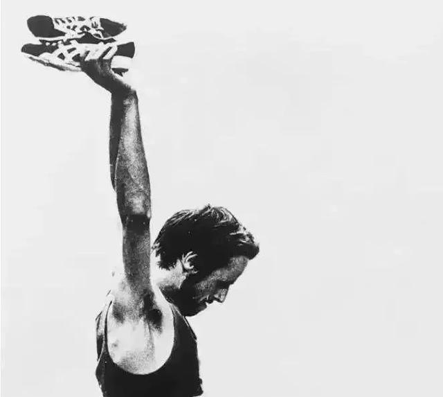 nike低帮板鞋和鬼冢虎哪个好,nike类似鬼冢虎的鞋子