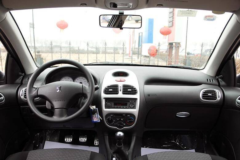 哥们的标致206卖我8000元，这价位入手划算吗？