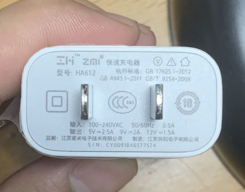 紫米快速充电,zmi紫米自带线充电宝测评