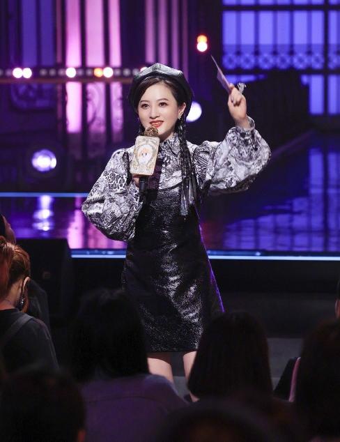 金铭又矮又胖,金铭变胖