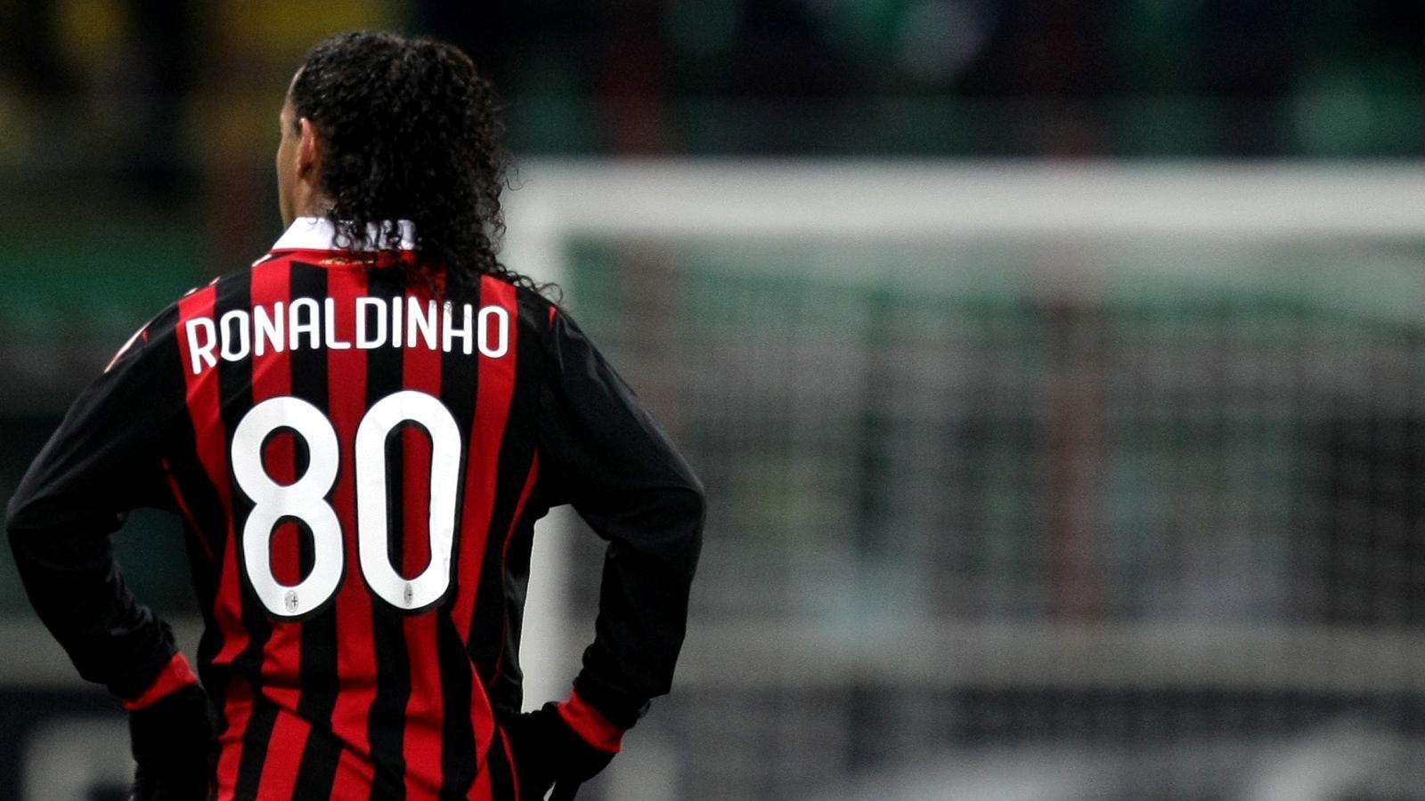 小罗和大罗是几号球衣,足坛球衣号码代表人物