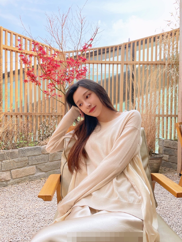 美景配美人犹如人间仙境,美景配美人宛若人间仙境