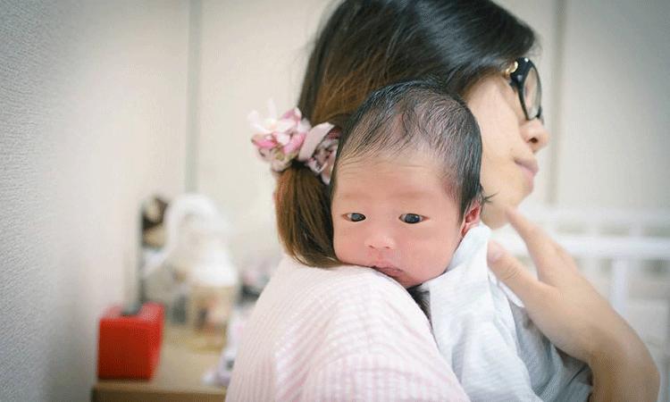 新手妈妈怎么知道奶够不够宝宝吃,新手妈妈怎么判断吃饱