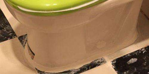 马桶底座玻璃胶好弄掉吗,马桶底座发黄是玻璃胶不好吗