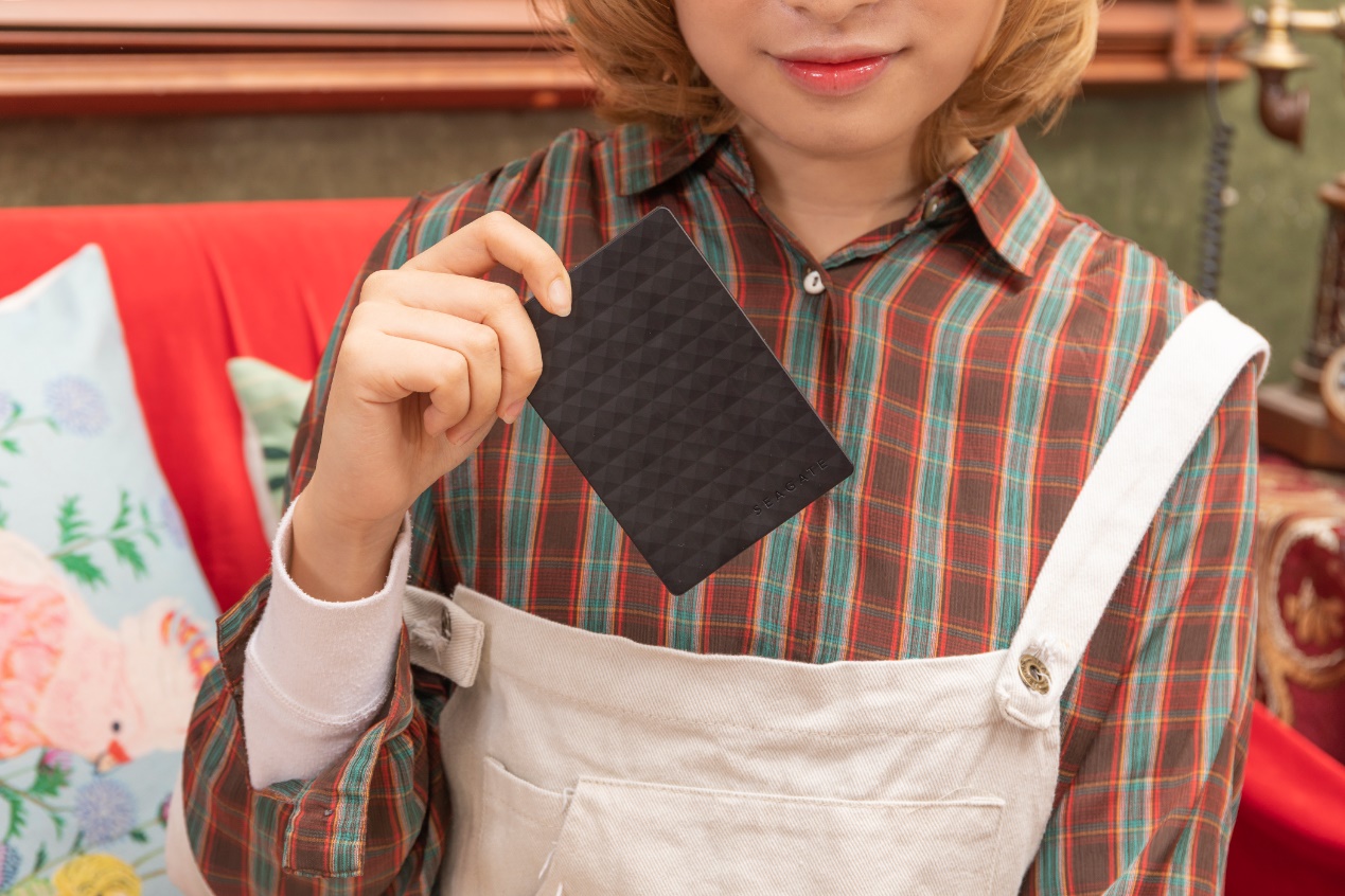 希捷新睿翼3tb移动硬盘3.5寸,希捷睿翼硬盘介绍