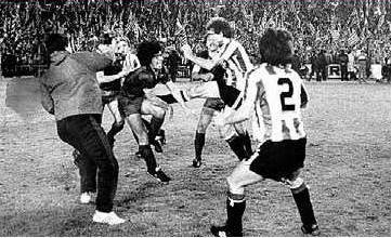 足坛十大恶意报复名场面,足坛10大惨案