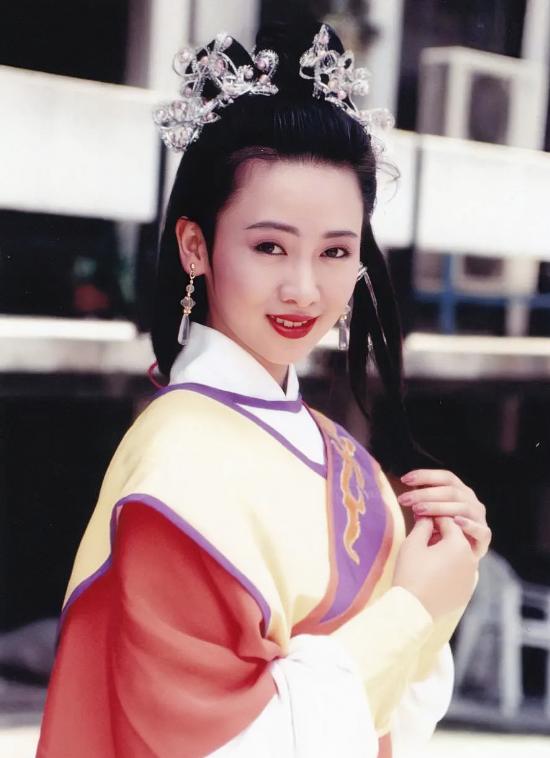 “宅男女神”*虹翁**的倔强人生，和她背后不得不提的男人们