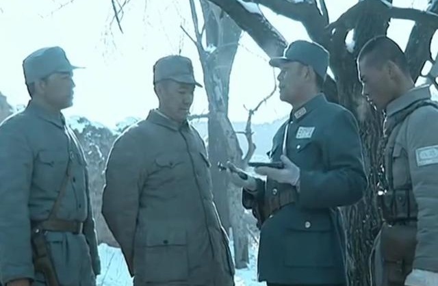 楚云飞送给李云龙手枪是什么型号,楚云飞给李云龙的勃朗宁手枪