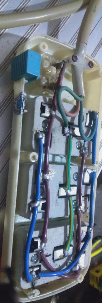 带开关灯头插座里面构造,四方形插座按钮内部构造