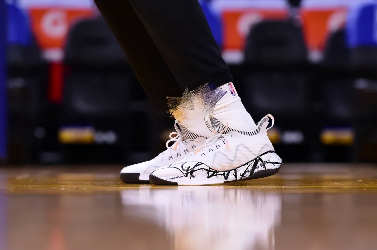 nba巴特勒上脚球鞋4.2,巴特勒上脚驭帅14南海岸配色