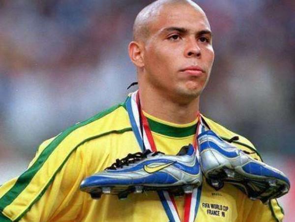 20岁拿世界冠军,20岁的世界足球先生